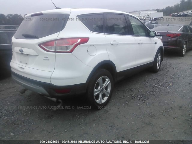 1FMCU9G97EUA15214 - 2014 FORD ESCAPE SE WHITE photo 4