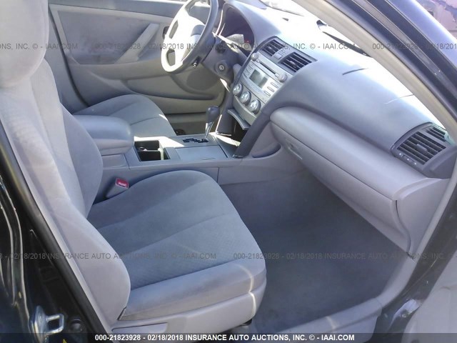 4T1BE46K09U852652 - 2009 TOYOTA CAMRY SE/LE/XLE Черный фото 5