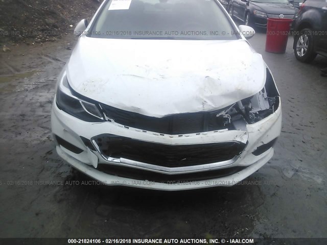 1G1BE5SM1H7272835 - 2017 CHEVROLET CRUZE LT WHITE photo 6