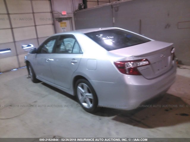 4T1BF1FK5DU246316 - 2013 TOYOTA CAMRY L/SE/LE/XLE 银色 照片 3