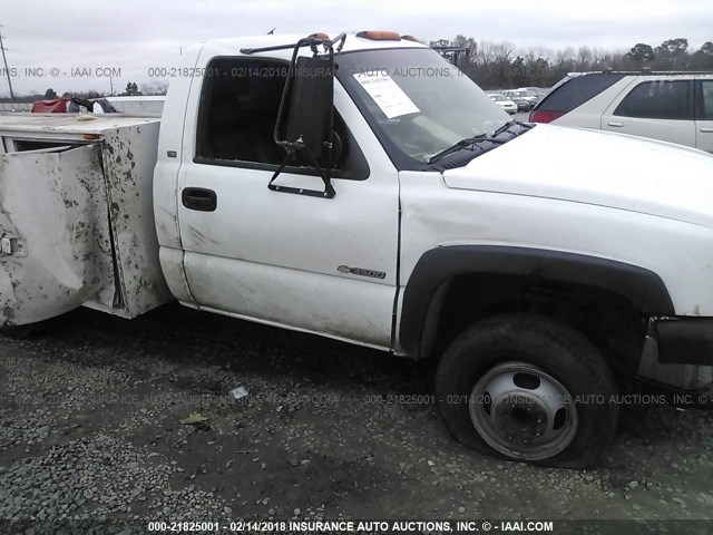 1GBJC34U03E308758 - 2003 CHEVROLET SILVERADO C3500 WHITE photo 6