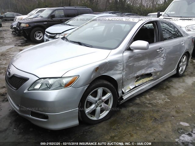 4T1BE46K89U404465 - 2009 TOYOTA CAMRY SE/LE/XLE ვერცხლისფერი ფოტო 2