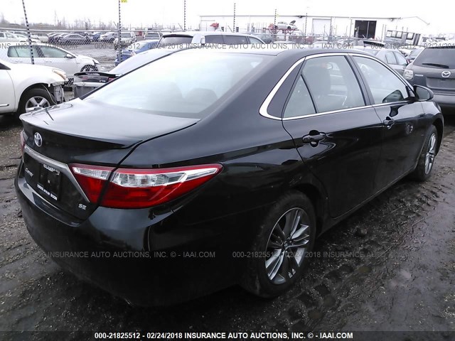 4T1BF1FK5HU359382 - 2017 TOYOTA CAMRY LE/XLE/SE/XSE BLACK photo 4