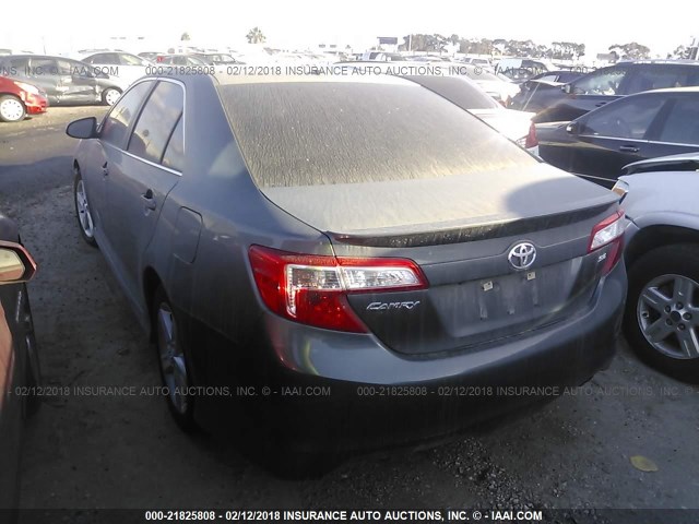 4T1BF1FK0DU269681 - 2013 TOYOTA CAMRY L/SE/LE/XLE 灰色 照片 3
