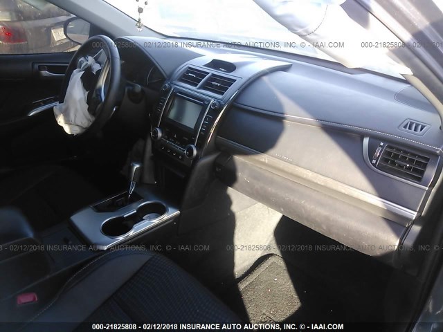 4T1BF1FK0DU269681 - 2013 TOYOTA CAMRY L/SE/LE/XLE 灰色 照片 5