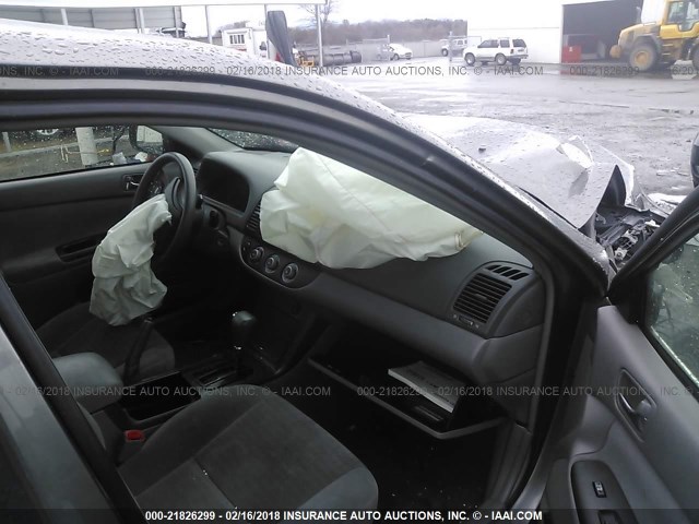 4T1BE32K35U505326 - 2005 TOYOTA CAMRY LE/XLE/SE 灰色 照片 5