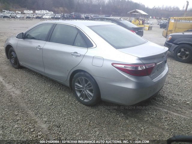 4T1BF1FK4FU970596 - 2015 TOYOTA CAMRY LE/XLE/SE/XSE SILVER photo 3