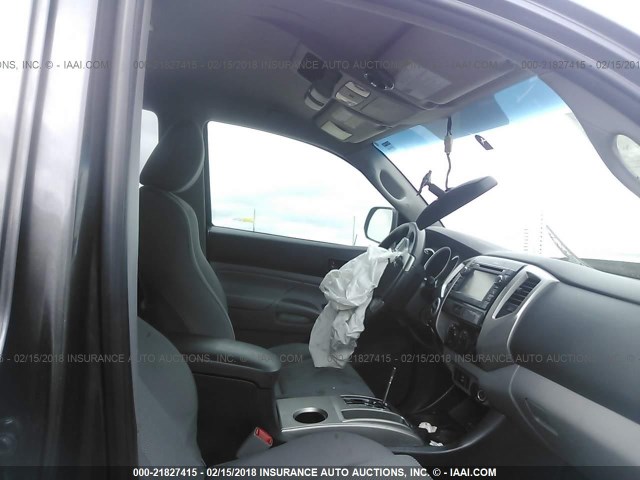 3TMLU4EN7DM121639 - 2013 TOYOTA TACOMA DOUBLE CAB ნაცრისფერი ფოტო 5