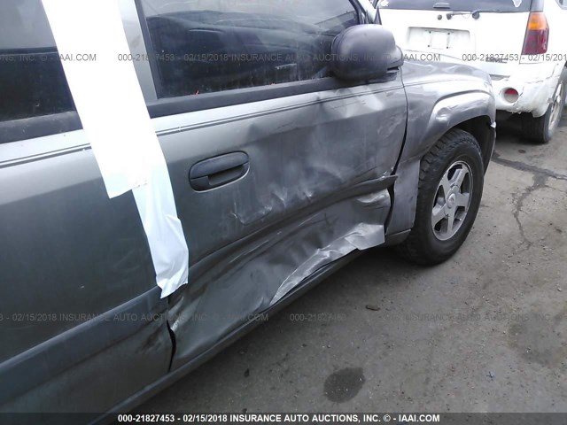 1GNDS13S552237049 - 2005 CHEVROLET TRAILBLAZER LS/LT SILVER photo 6