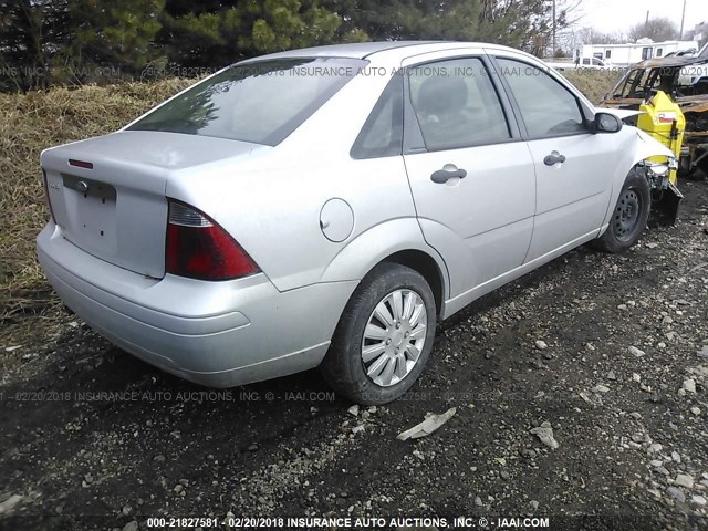 1FAFP34N57W207221 - 2007 FORD FOCUS ZX4/S/SE/SES 银色 照片 4