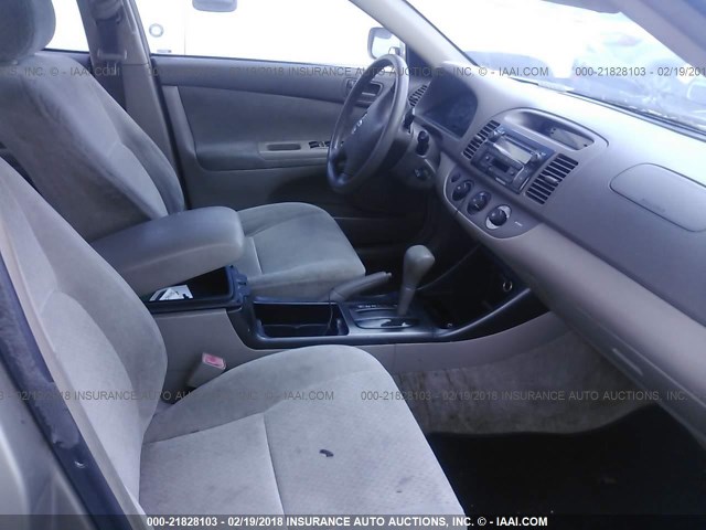 JTDBF32K330104106 - 2003 TOYOTA CAMRY LE/XLE Gold Foto 5