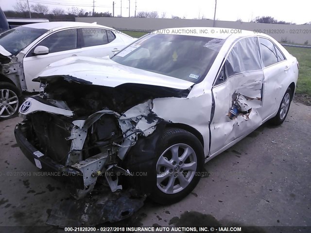 4T1BF3EK7BU590739 - 2011 TOYOTA CAMRY SE/LE/XLE WHITE photo 2