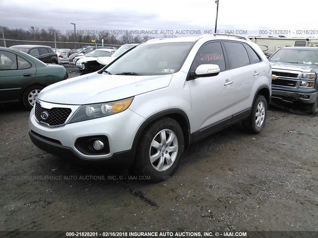 5XYKT4A67DG379914 - 2013 KIA SORENTO LX SILVER photo 2