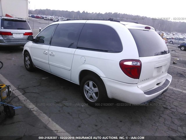 2D4GP44L26R914645 - 2006 DODGE GRAND CARAVAN SXT WHITE photo 3