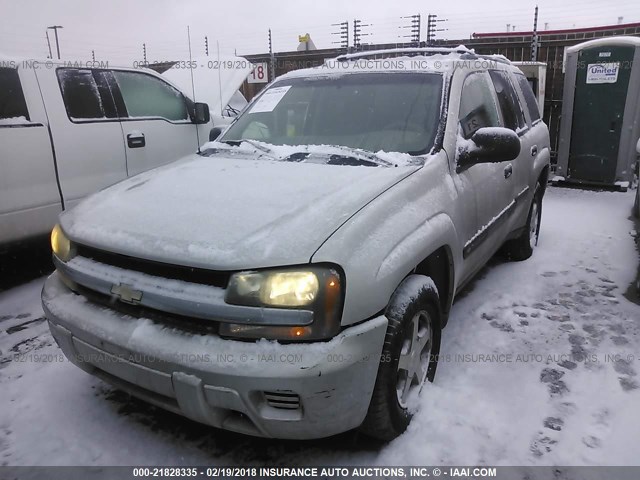 1GNDS13S242139322 - 2004 CHEVROLET TRAILBLAZER LS/LT SILVER photo 2