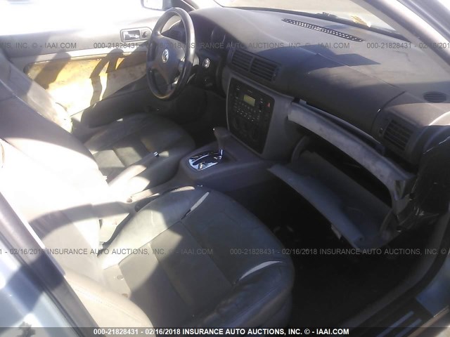 WVWPD63B63P256738 - 2003 VOLKSWAGEN PASSAT GLS BLUE photo 5