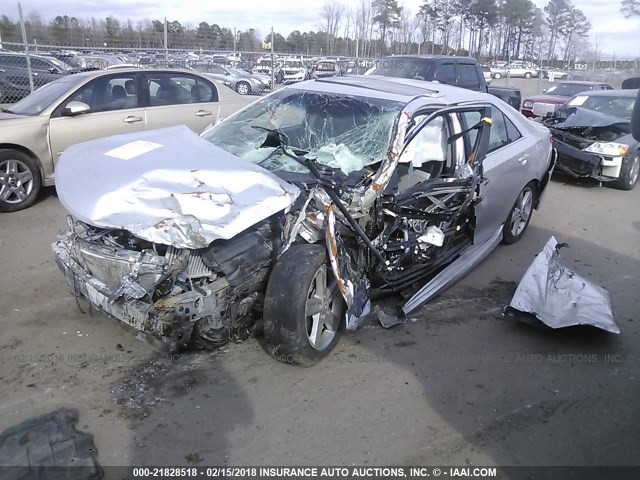 4T1BF1FK9CU038437 - 2012 TOYOTA CAMRY SE/LE/XLE 银色 照片 2