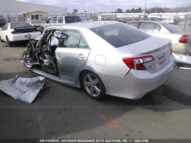 4T1BF1FK9CU038437 - 2012 TOYOTA CAMRY SE/LE/XLE 银色 照片 3