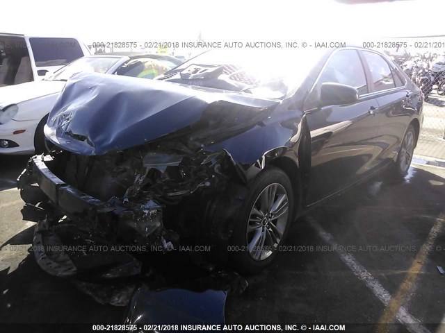 4T1BF1FK8FU901426 - 2015 TOYOTA CAMRY LE/XLE/SE/XSE BLACK photo 2
