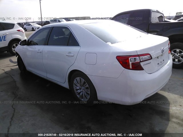 4T4BF1FKXER440265 - 2014 TOYOTA CAMRY L/SE/LE/XLE WHITE photo 3