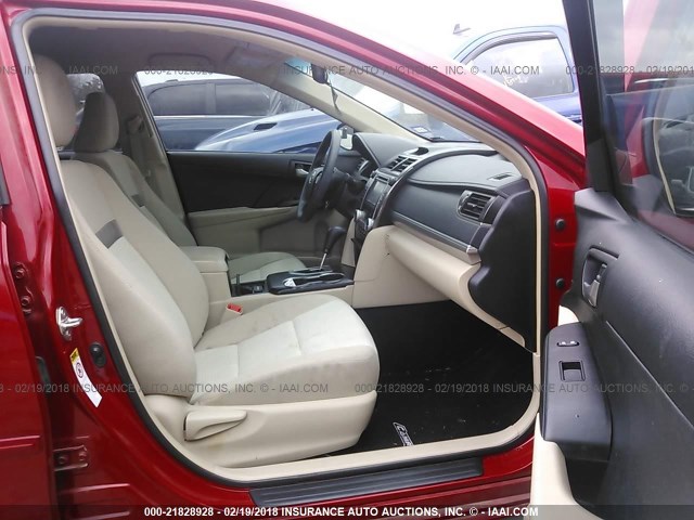 4T4BF1FK5ER375292 - 2014 TOYOTA CAMRY L/SE/LE/XLE წითელი ფოტო 5