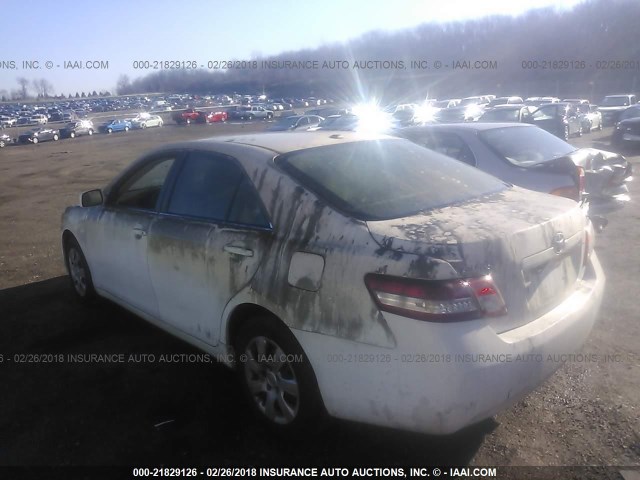 4T1BF3EK3AU522131 - 2010 TOYOTA CAMRY SE/LE/XLE WHITE photo 3
