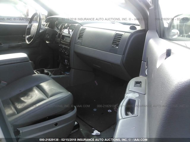 1D4HD48N15F564181 - 2005 DODGE DURANGO SLT WHITE photo 5