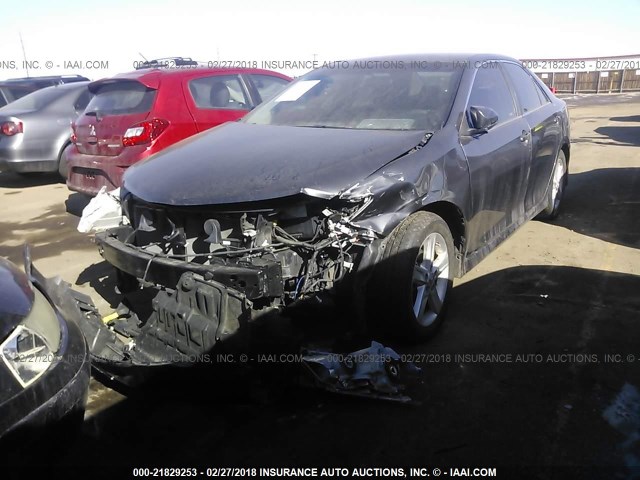 4T1BF1FK1EU860619 - 2014 TOYOTA CAMRY L/SE/LE/XLE 灰色 照片 2