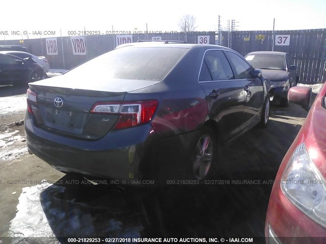 4T1BF1FK1EU860619 - 2014 TOYOTA CAMRY L/SE/LE/XLE 灰色 照片 4