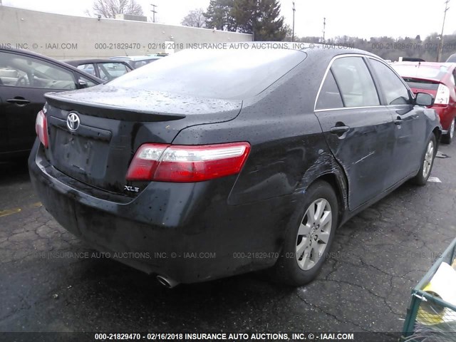 4T1BK46K38U570934 - 2008 TOYOTA CAMRY LE/XLE/SE შავი ფოტო 4