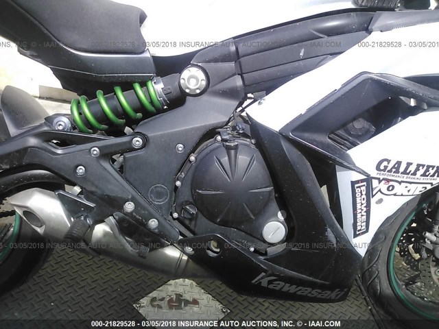 JKAEXEE16FDA19067 - 2015 KAWASAKI EX650 E WHITE photo 8