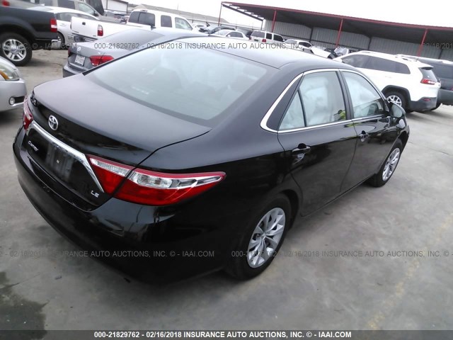 4T1BF1FK4HU271066 - 2017 TOYOTA CAMRY LE/XLE/SE/XSE BLACK photo 4