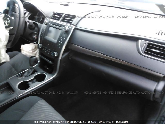 4T1BF1FK4HU271066 - 2017 TOYOTA CAMRY LE/XLE/SE/XSE BLACK photo 5