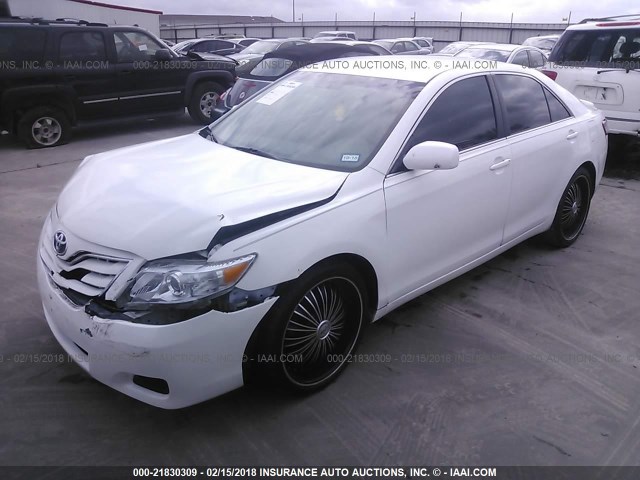 4T4BF3EK7AR028795 - 2010 TOYOTA CAMRY SE/LE/XLE WHITE photo 2