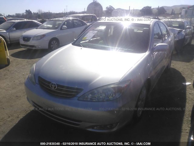 4T1BE30K54U359044 - 2004 TOYOTA CAMRY LE/XLE/SE ვერცხლისფერი ფოტო 2
