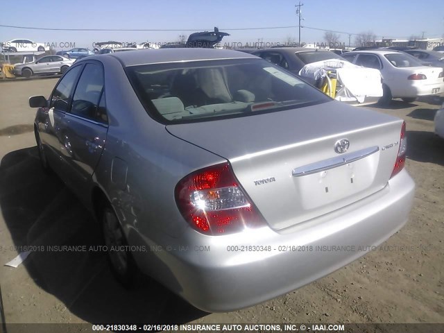 4T1BE30K54U359044 - 2004 TOYOTA CAMRY LE/XLE/SE ვერცხლისფერი ფოტო 3