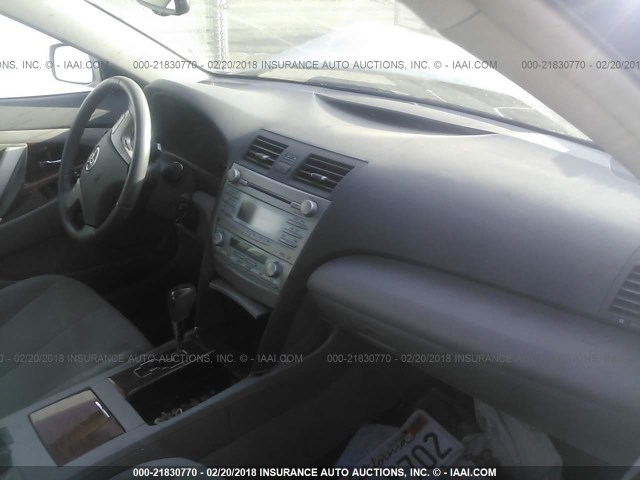 4T1BE46K58U199542 - 2008 TOYOTA CAMRY CE/LE/XLE/SE SILVER photo 5