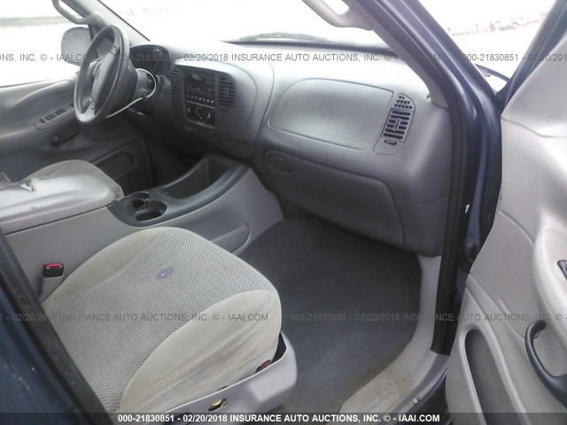 1FMRU1564YLB35986 - 2000 FORD EXPEDITION XLT 蓝色 照片 5