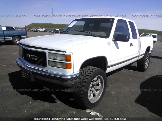 1GTEK19RXWR515454 - 1998 GMC SIERRA K1500 WHITE photo 2