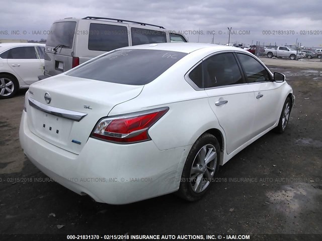 1N4AL3AP8EN249994 - 2014 NISSAN ALTIMA 2.5/S/SV/SL WHITE photo 4