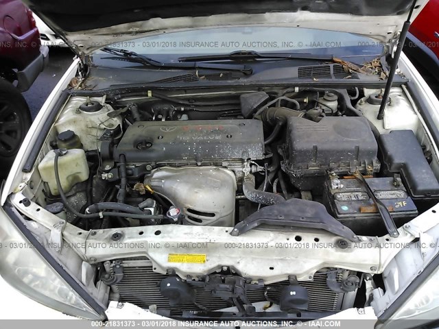 4T1BE32K52U030600 - 2002 TOYOTA CAMRY LE/XLE/SE თეთრი ფოტო 10