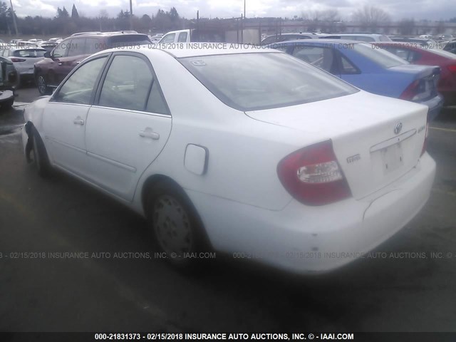 4T1BE32K52U030600 - 2002 TOYOTA CAMRY LE/XLE/SE თეთრი ფოტო 3
