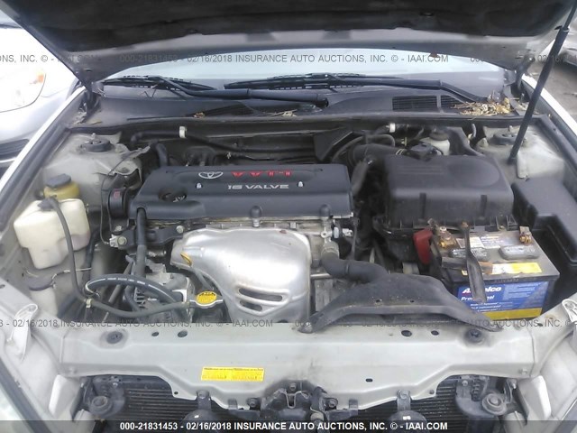 4T1BE32K02U552261 - 2002 TOYOTA CAMRY LE/XLE/SE ვერცხლისფერი ფოტო 10