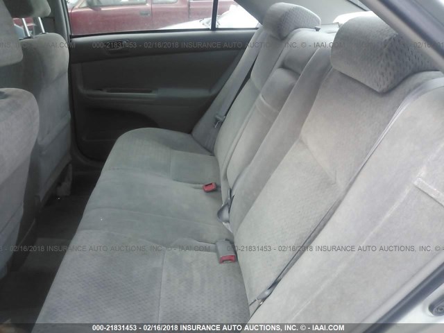 4T1BE32K02U552261 - 2002 TOYOTA CAMRY LE/XLE/SE ვერცხლისფერი ფოტო 8