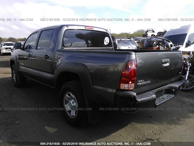 3TMJU4GN4DM156479 - 2013 TOYOTA TACOMA DOUBLE CAB PRERUNNER GRAY photo 3