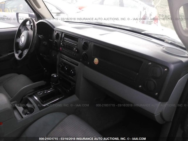 1J8HG48K17C647682 - 2007 JEEP COMMANDER BLACK photo 5