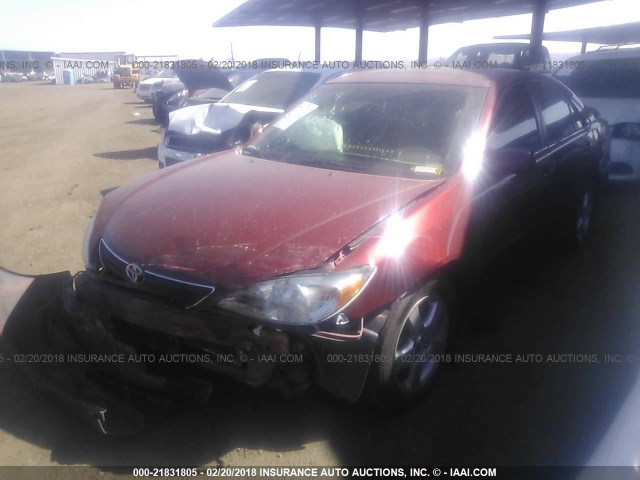 JTDBE32K220109265 - 2002 TOYOTA CAMRY LE/XLE/SE მუქწითელი ფოტო 2