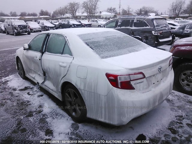 4T1BK1FK5CU019928 - 2012 TOYOTA CAMRY SE/XLE WHITE photo 3