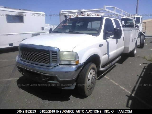 1FDAW56F32EC36204 - 2002 FORD F550 SUPER DUTY WHITE photo 2