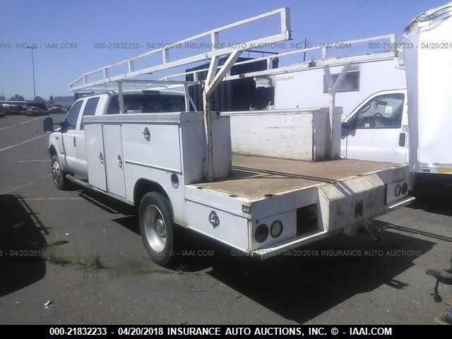 1FDAW56F32EC36204 - 2002 FORD F550 SUPER DUTY WHITE photo 3